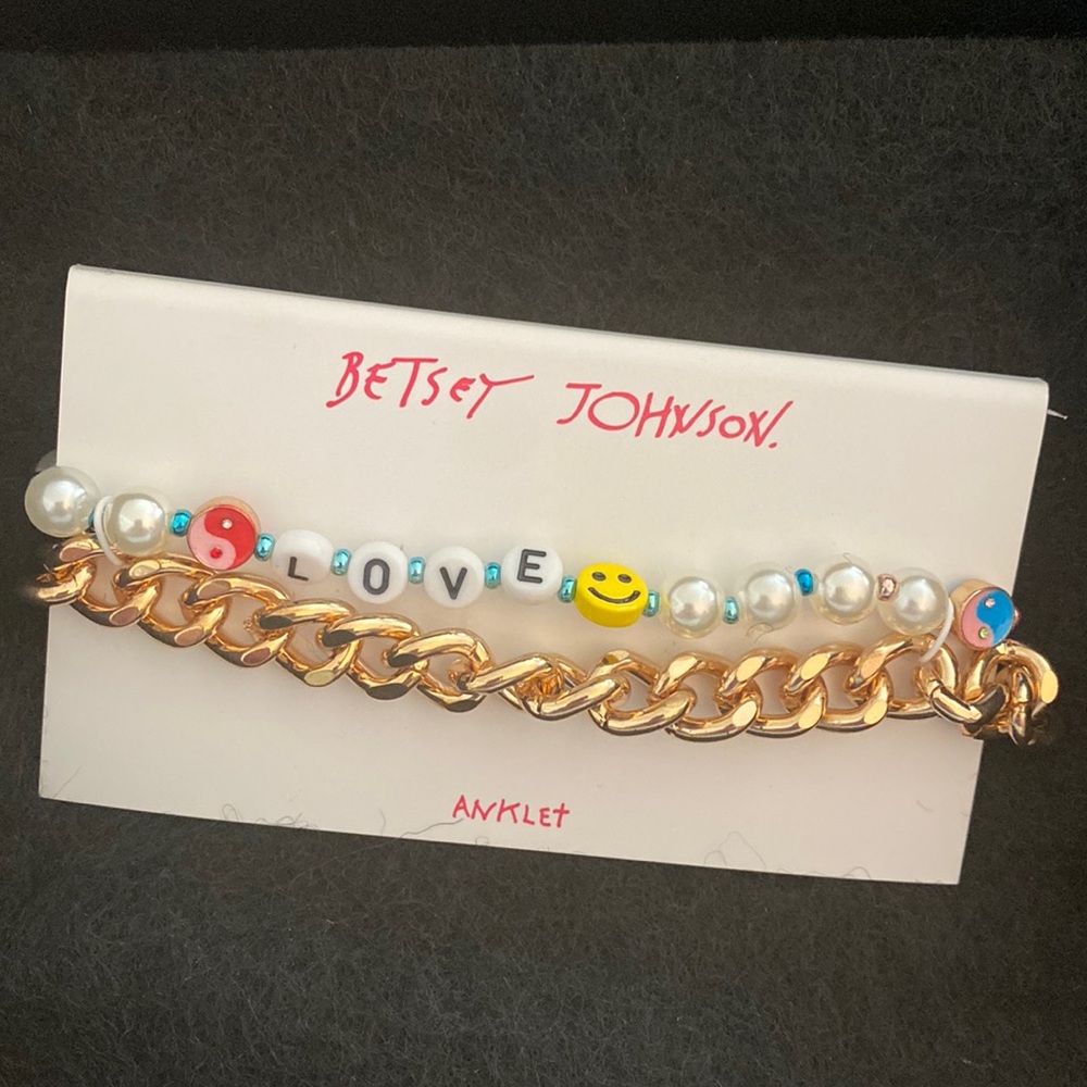 Betsy Johnson anklet “Love”